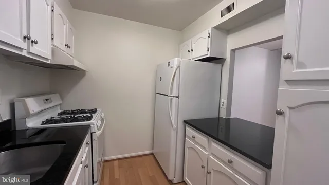 $2,450 | 5904 Cove Landing Road, Unit 301, Burke, VA 22015