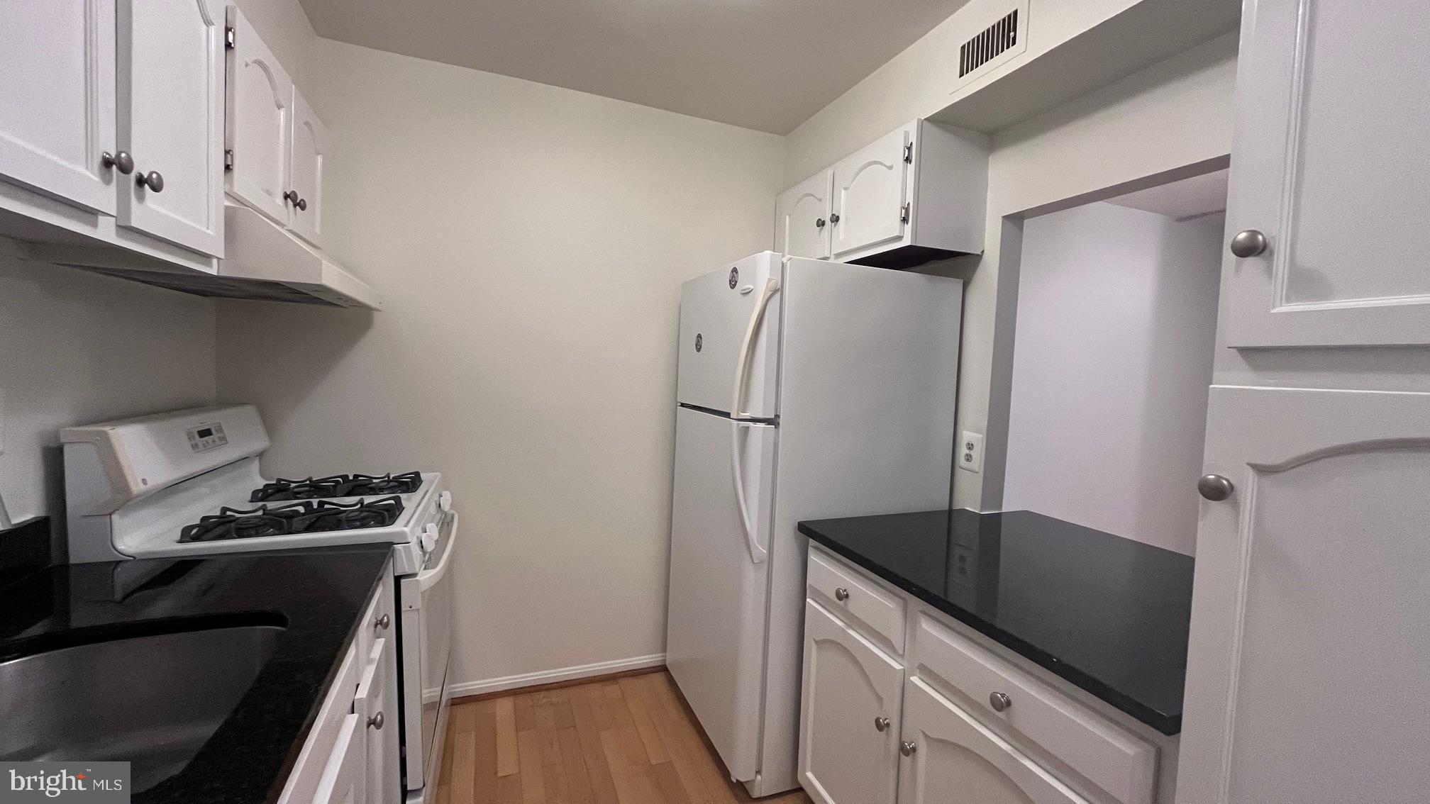 5904 Cove Landing Road, Unit 301 Burke, VA 22015 - Photo 14 of 42