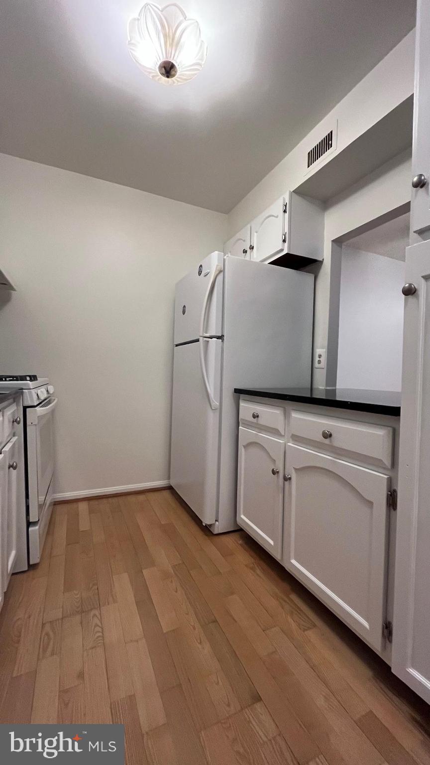 5904 Cove Landing Road, Unit 301 Burke, VA 22015 - Photo 17 of 42