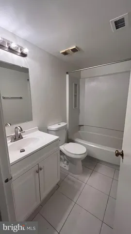 $2,450 | 5904 Cove Landing Road, Unit 301, Burke, VA 22015