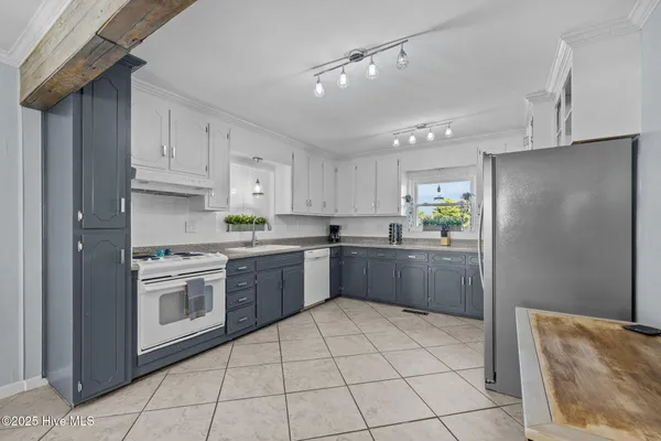 $995,000 | 205 Barefoot Lane, Atlantic Beach, NC 28512