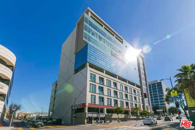 $3,200 | 3223 West 6th Street, Unit 207, Los Angeles, CA 90020