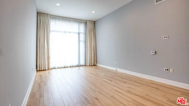 $3,200 | 3223 West 6th Street, Unit 207, Los Angeles, CA 90020