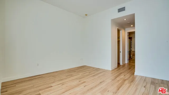 $3,200 | 3223 West 6th Street, Unit 207, Los Angeles, CA 90020