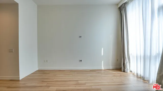 $3,200 | 3223 West 6th Street, Unit 207, Los Angeles, CA 90020