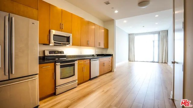 $3,200 | 3223 West 6th Street, Unit 207, Los Angeles, CA 90020