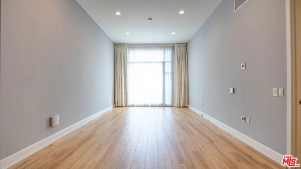 $2,950 | 3223 West 6th Street, Unit 207, Los Angeles, CA 90020