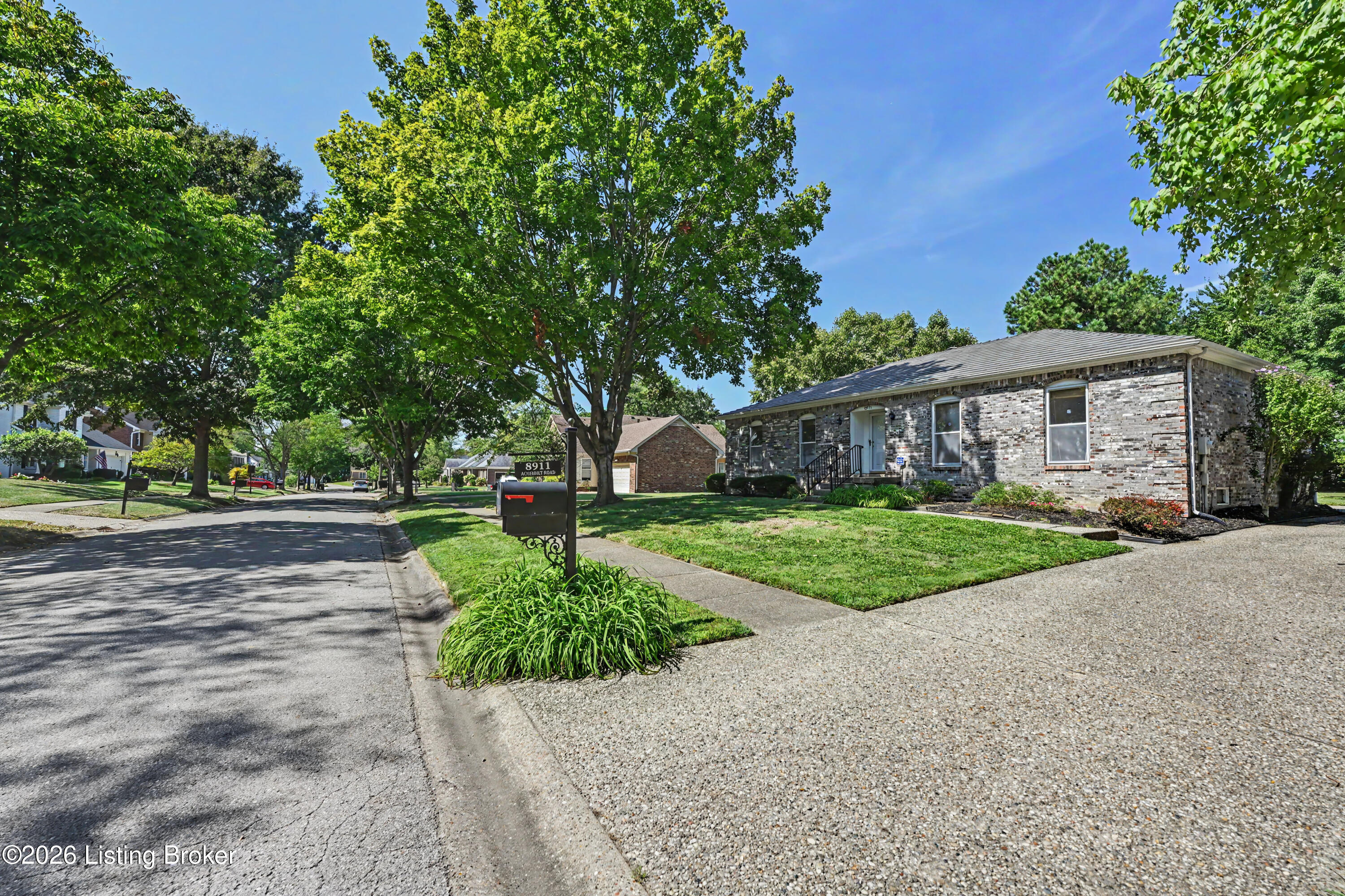 8911 Acushnet Road Louisville, KY 40242 - Photo 39 of 44 Front of Home