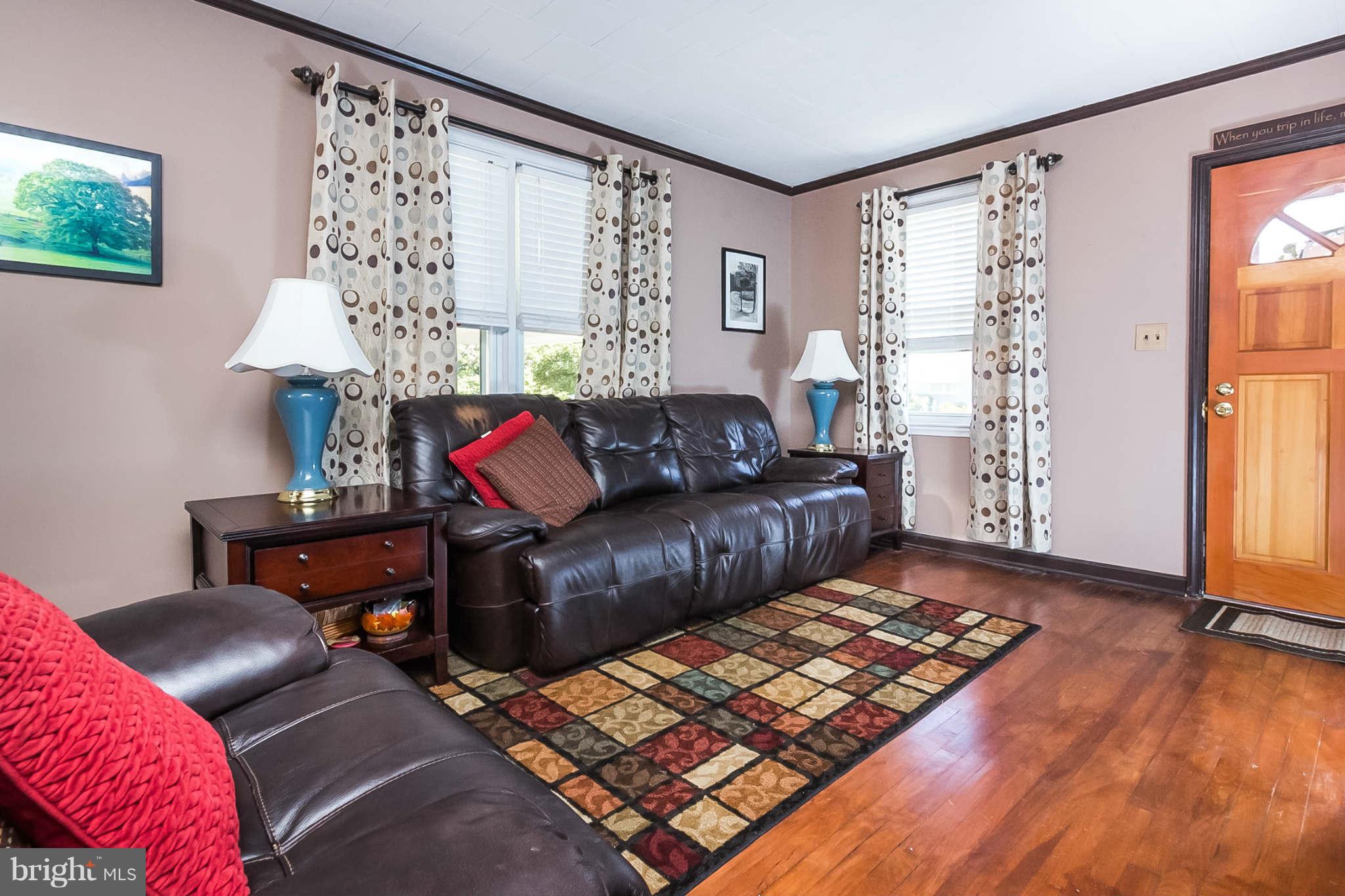 2612 Ambler Road Baltimore, MD 21222 - Photo 4 of 23 Living Room
