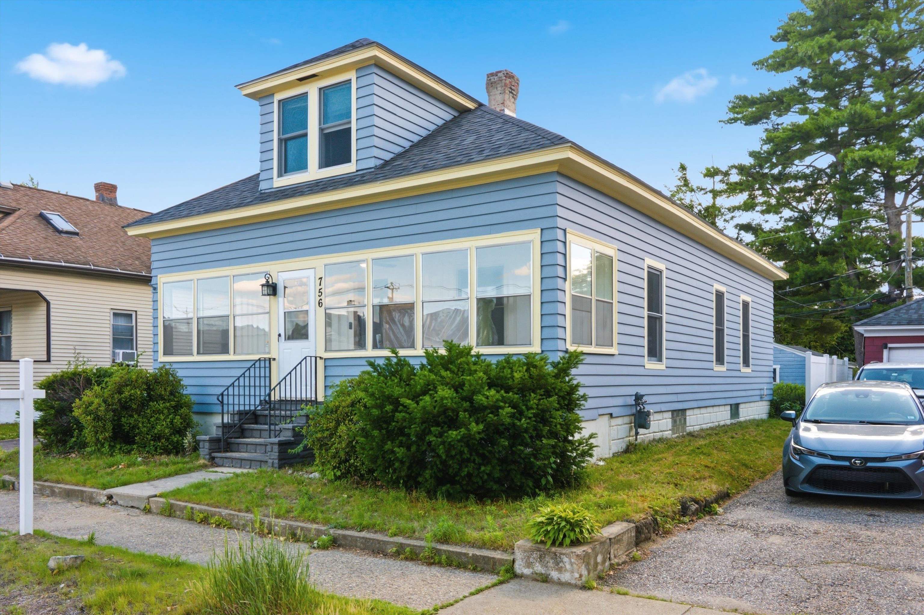 756 Montgomery Street Manchester, NH 03102 - Photo 2 of 38