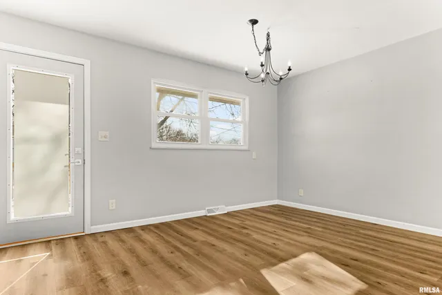 $189,000 | 2232 West Warwick Drive, Peoria, IL 61614