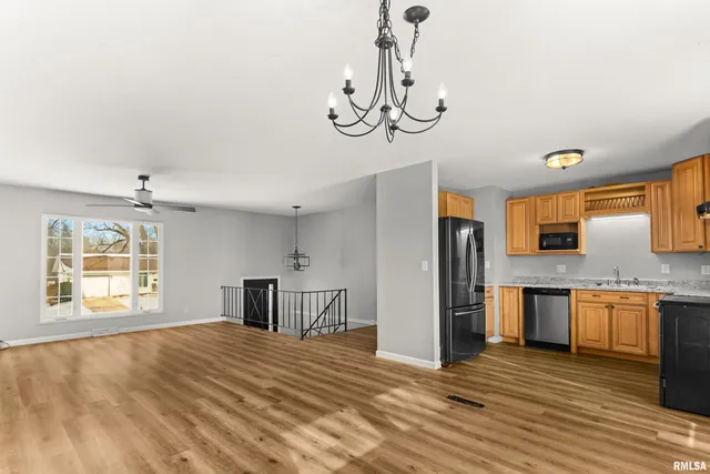 $189,000 | 2232 West Warwick Drive, Peoria, IL 61614