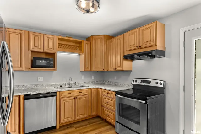 $189,000 | 2232 West Warwick Drive, Peoria, IL 61614