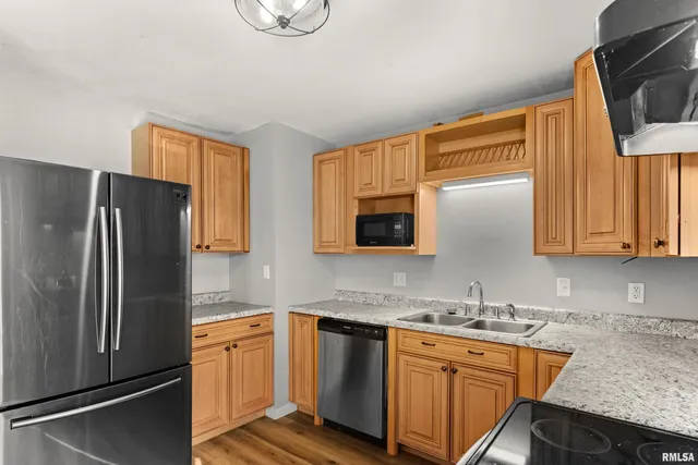 $189,000 | 2232 West Warwick Drive, Peoria, IL 61614