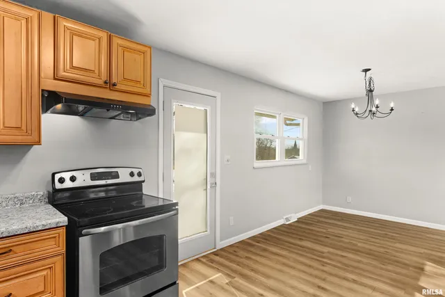 $189,000 | 2232 West Warwick Drive, Peoria, IL 61614