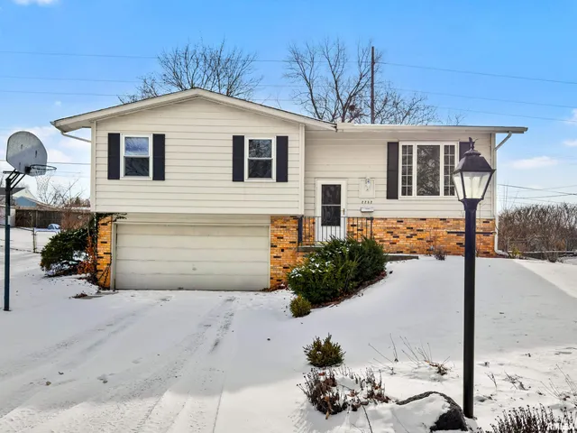$189,000 | 2232 West Warwick Drive, Peoria, IL 61614