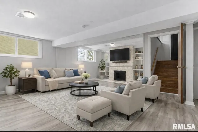 $189,000 | 2232 West Warwick Drive, Peoria, IL 61614