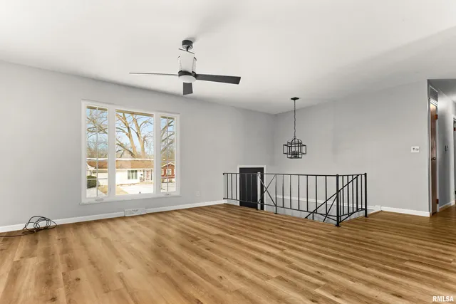 $189,000 | 2232 West Warwick Drive, Peoria, IL 61614