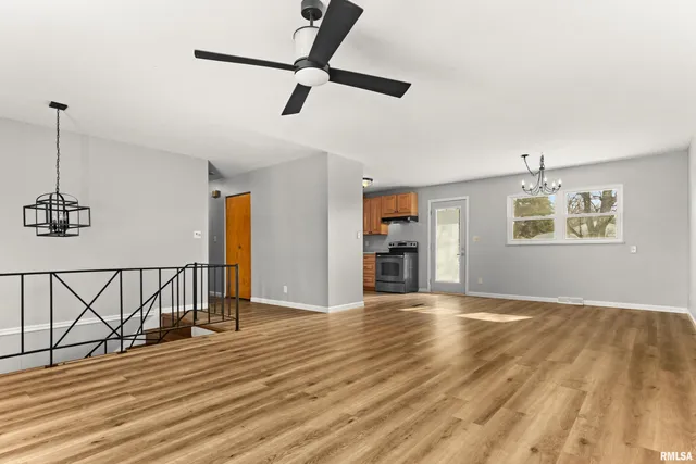 $189,000 | 2232 West Warwick Drive, Peoria, IL 61614