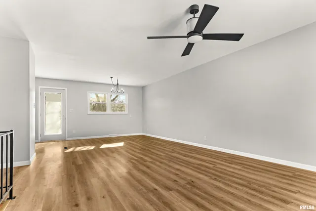 $189,000 | 2232 West Warwick Drive, Peoria, IL 61614