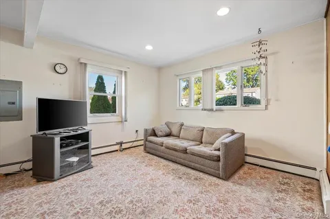 $679,000 | 24 Windmill Lane, Levittown, NY 11756