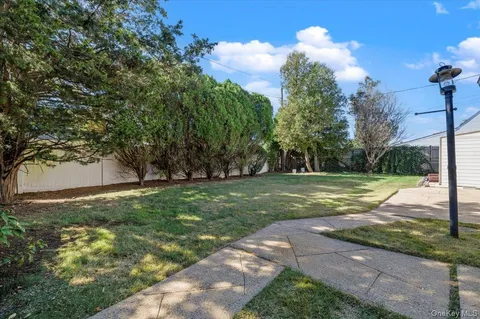 $679,000 | 24 Windmill Lane, Levittown, NY 11756