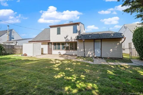 $679,000 | 24 Windmill Lane, Levittown, NY 11756