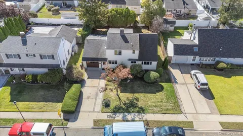 $679,000 | 24 Windmill Lane, Levittown, NY 11756