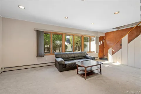 $679,000 | 24 Windmill Lane, Levittown, NY 11756