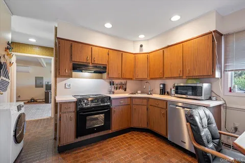 $679,000 | 24 Windmill Lane, Levittown, NY 11756