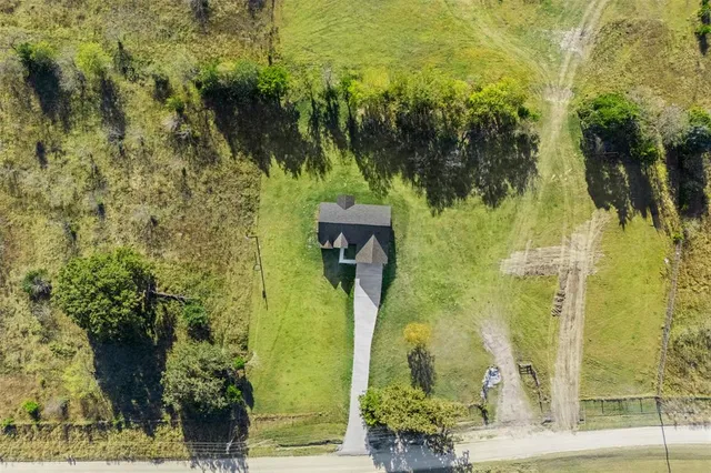 $400,000 | 6771 Northwest County Road 1146, Barry, TX 75102