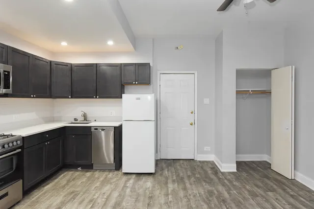 $1,095 | 4735 North Beacon Street, Unit 102, Chicago, IL 60640