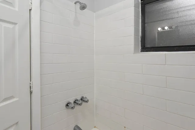 $1,095 | 4735 North Beacon Street, Unit 102, Chicago, IL 60640