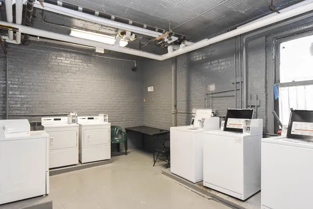 $1,095 | 4735 North Beacon Street, Unit 102, Chicago, IL 60640