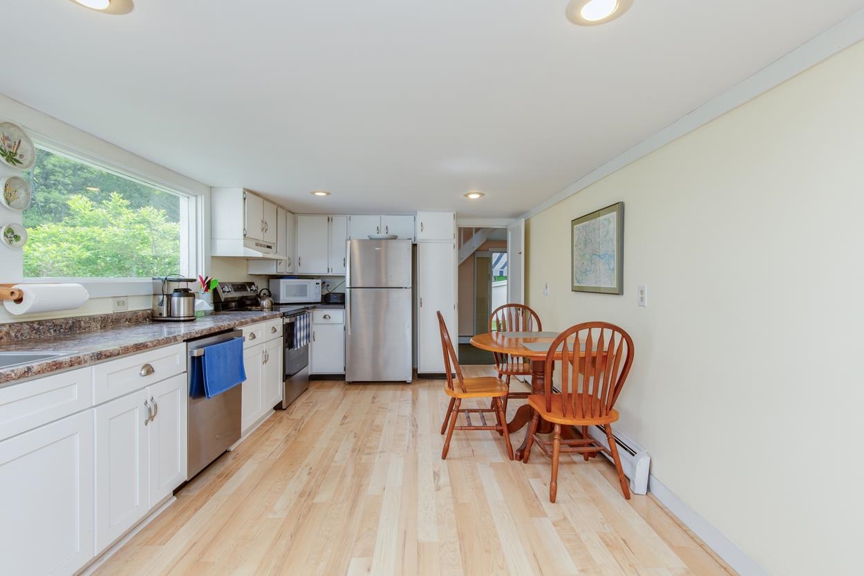 493 Clinton Street Concord, NH 03301 - Photo 7 of 58