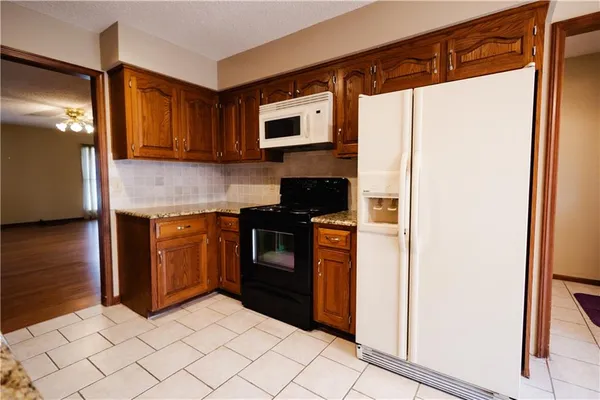 $237,500 | 3902 Eastgate Drive, St. Joseph, MO 64506