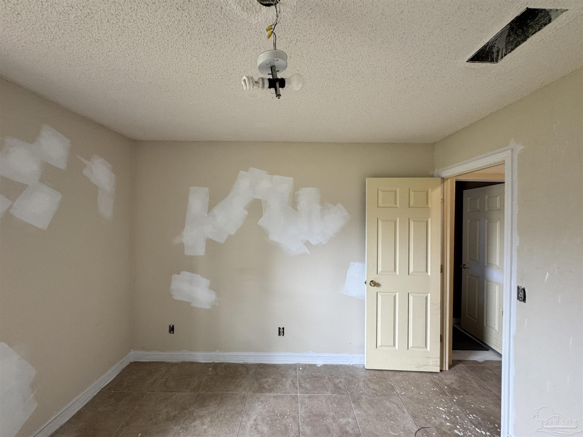 7210 Belgium Road Pensacola, FL 32526 - Photo 30 of 37 an empty room with windows