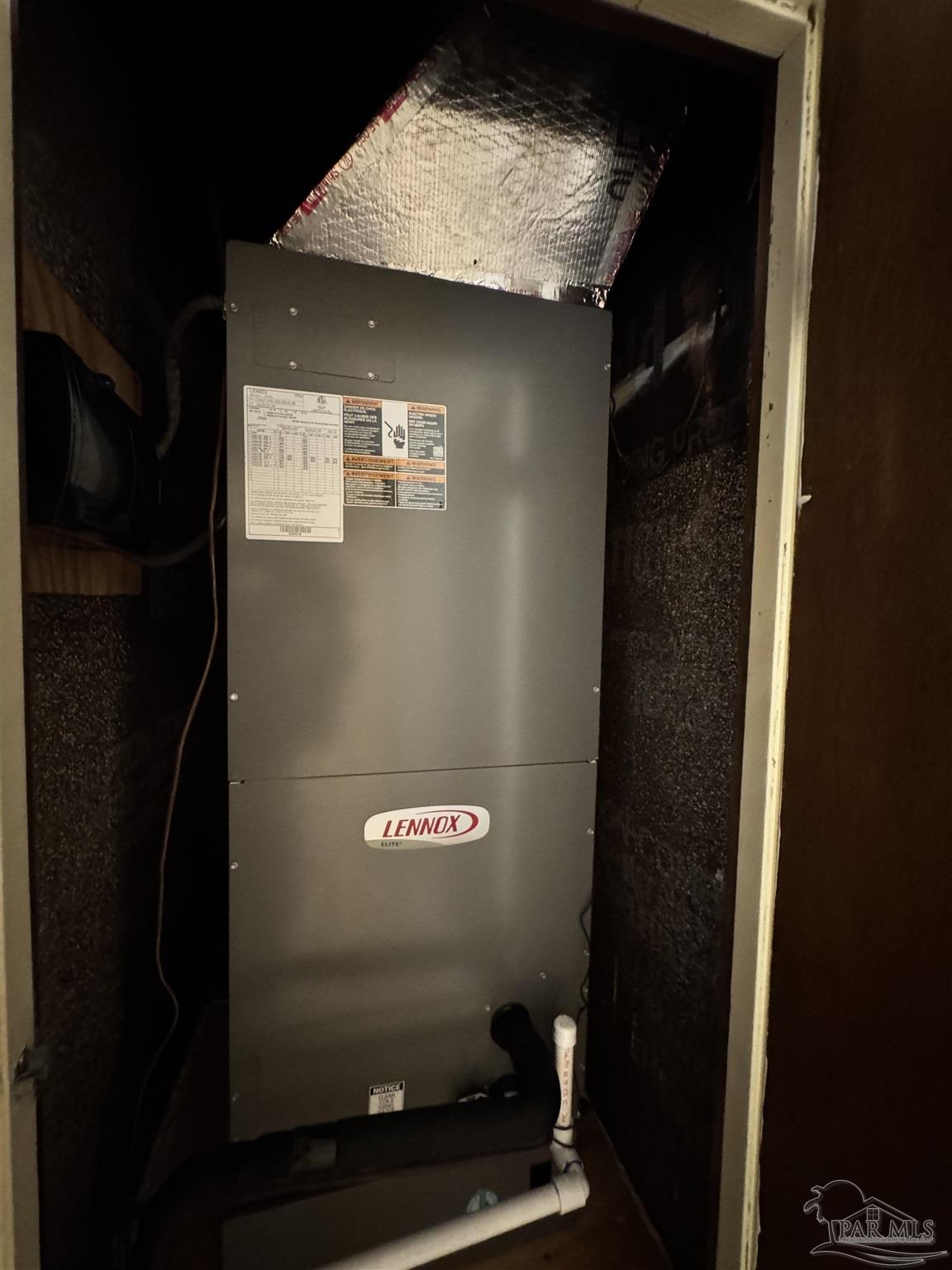 7210 Belgium Road Pensacola, FL 32526 - Photo 34 of 37 a close view of water heater