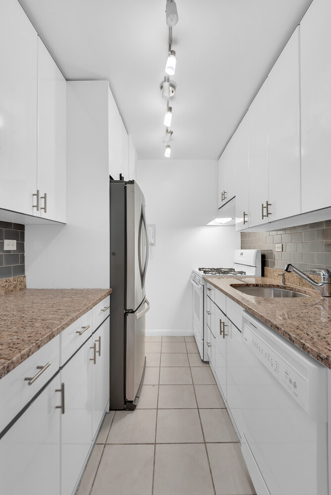 150 West End Avenue, Unit 25K Manhattan, NY 10023 - Photo 3 of 6