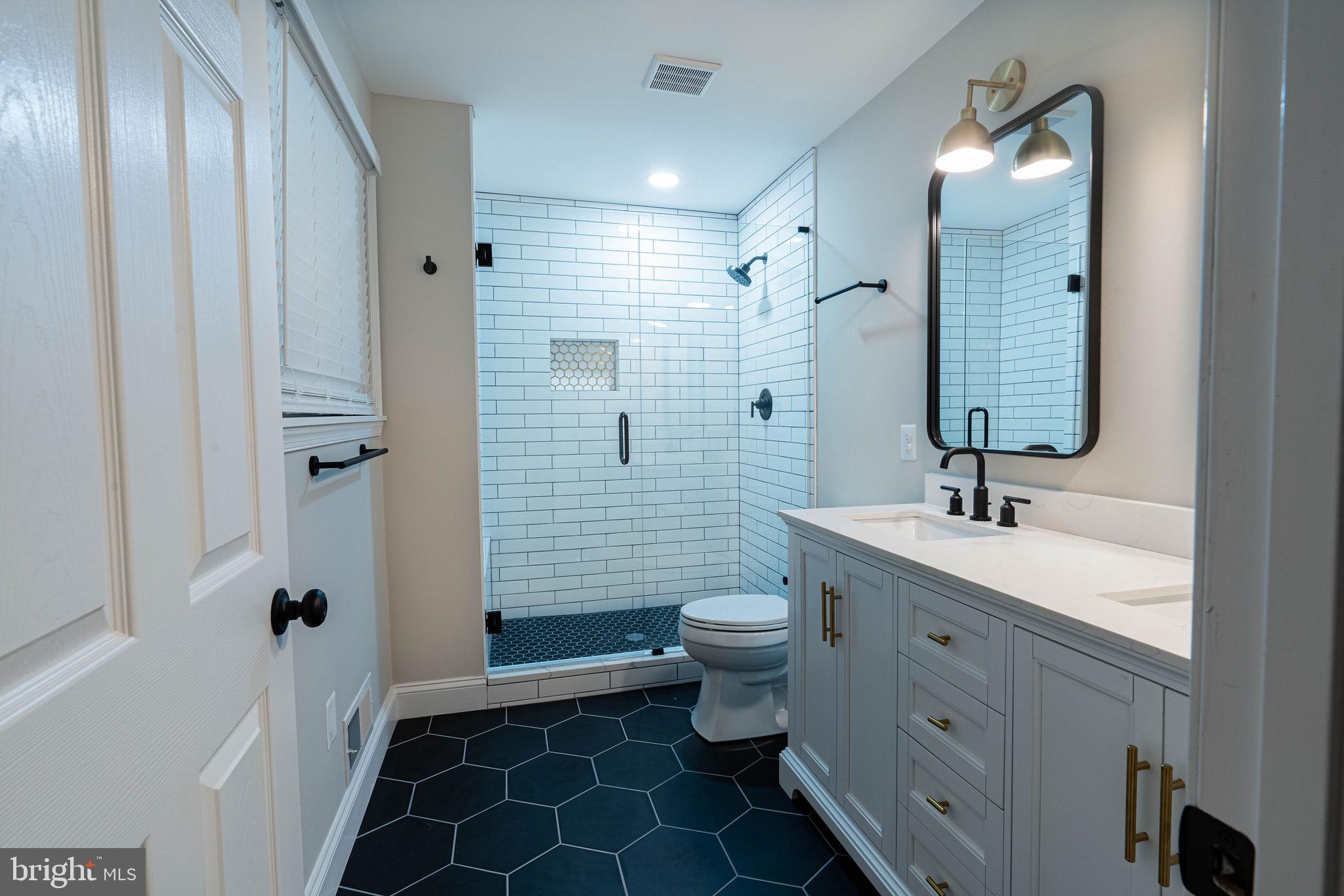 5103 Falls Rd Terrace Baltimore, MD 21210 - Photo 15 of 31 Master Bathroom