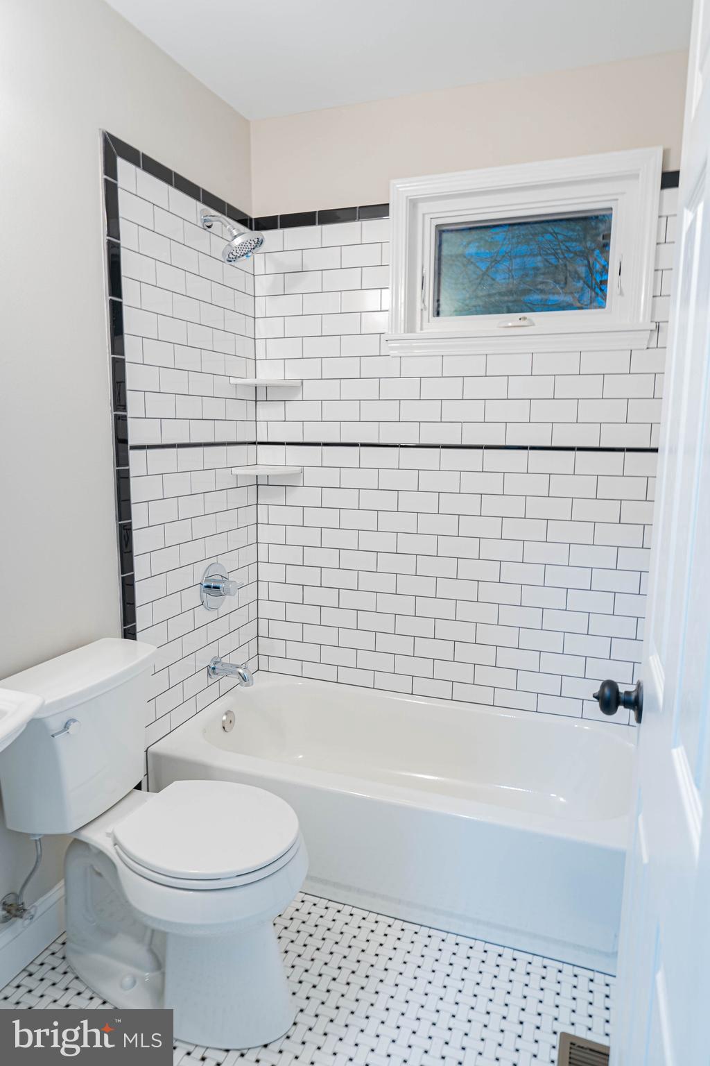 5103 Falls Rd Terrace Baltimore, MD 21210 - Photo 21 of 31 Main level Hall bath