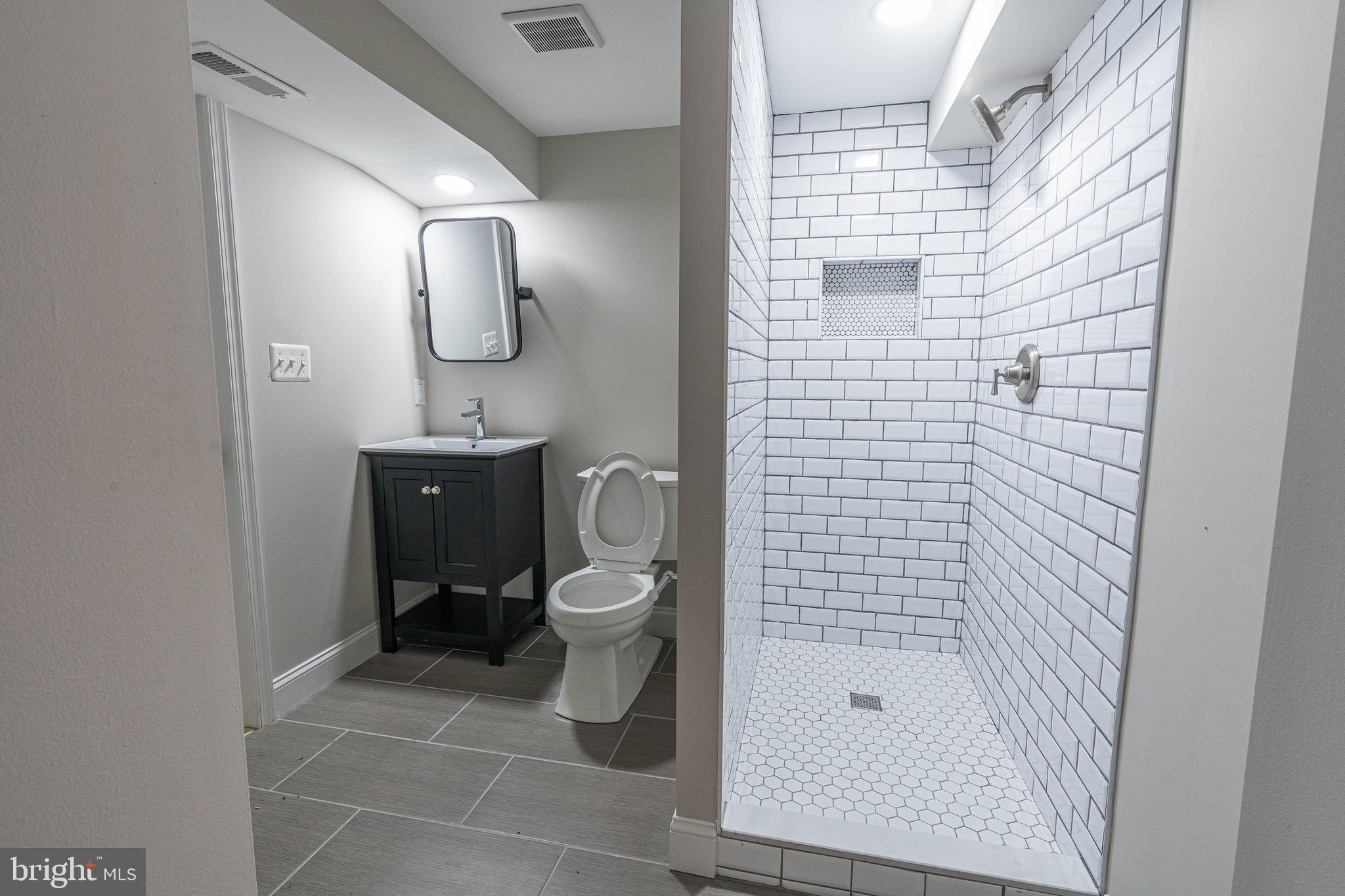 5103 Falls Rd Terrace Baltimore, MD 21210 - Photo 27 of 31 Lower Lvl Full Bath w/ Jack & Jill to hall & BR3