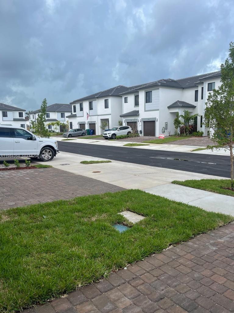 13637 Southwest 157th Place Miami, FL 33196 - Photo 8 of 18