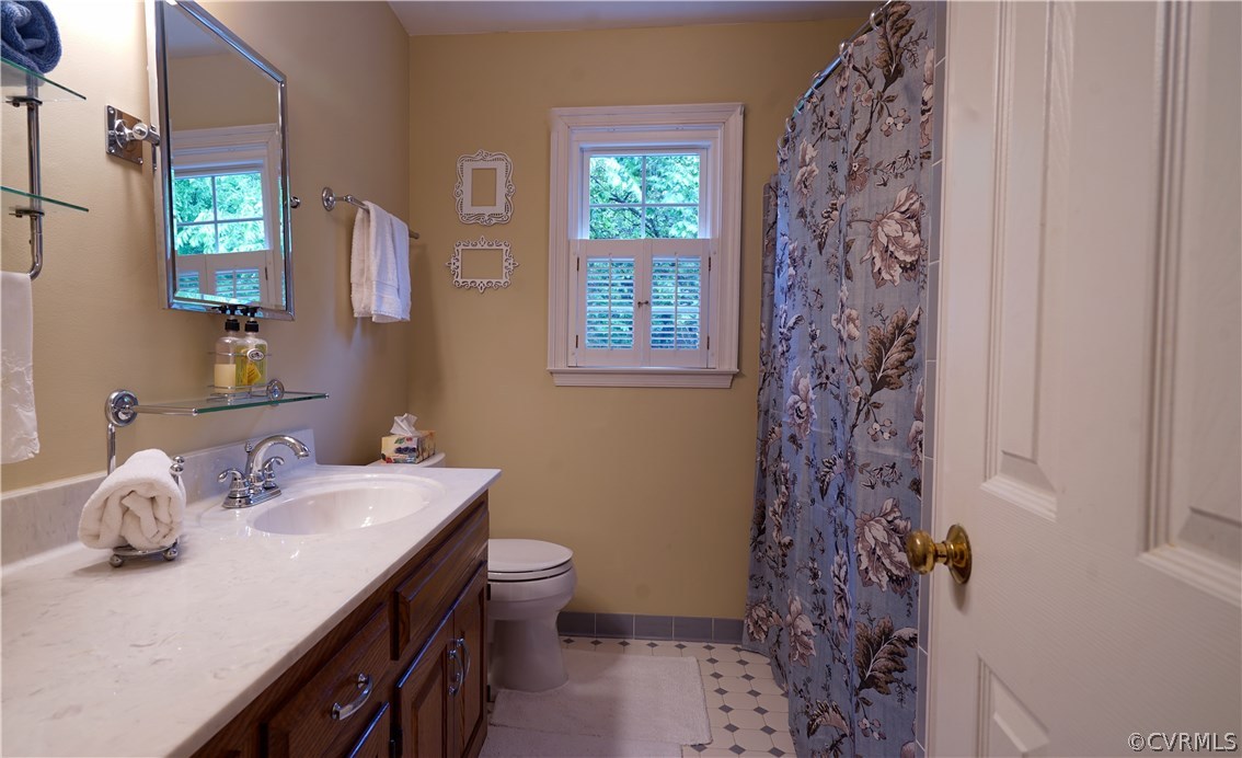 8616 Old Brompton Road Chesterfield, VA 23832 - Photo 17 of 35 Full hall bath