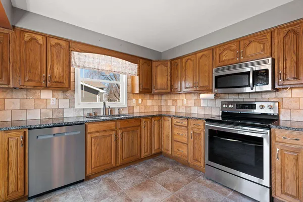$250,000 | 1146 Redwood Lane, Menasha, WI 54952