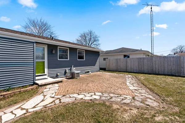 $250,000 | 1146 Redwood Lane, Menasha, WI 54952