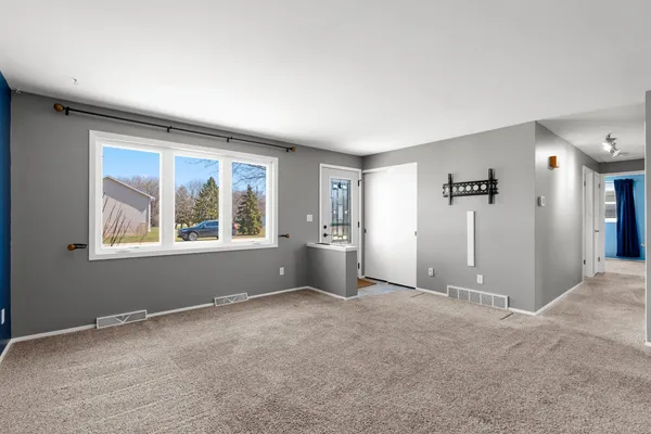 $250,000 | 1146 Redwood Lane, Menasha, WI 54952
