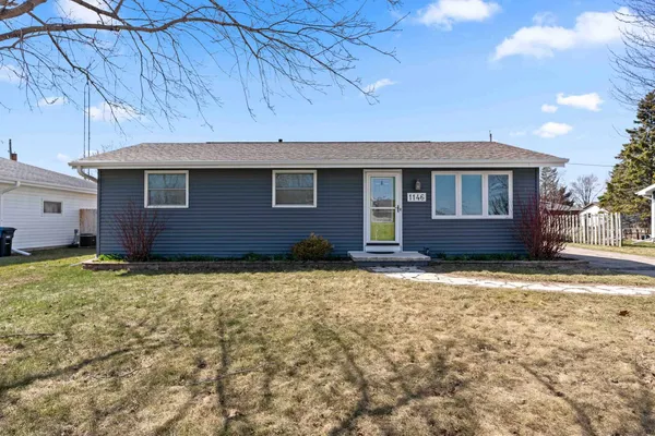 $250,000 | 1146 Redwood Lane, Menasha, WI 54952