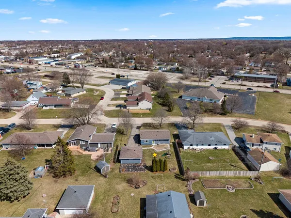 $250,000 | 1146 Redwood Lane, Menasha, WI 54952