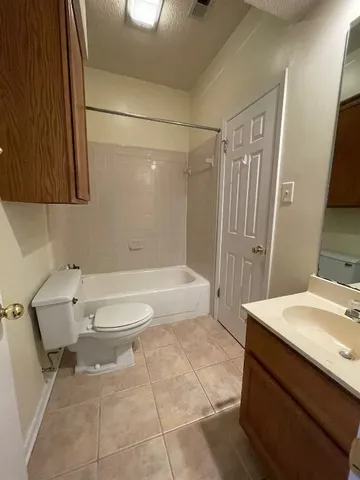 $2,000 | 715 West 22 1/2 Street, Unit 306, Austin, TX 78705